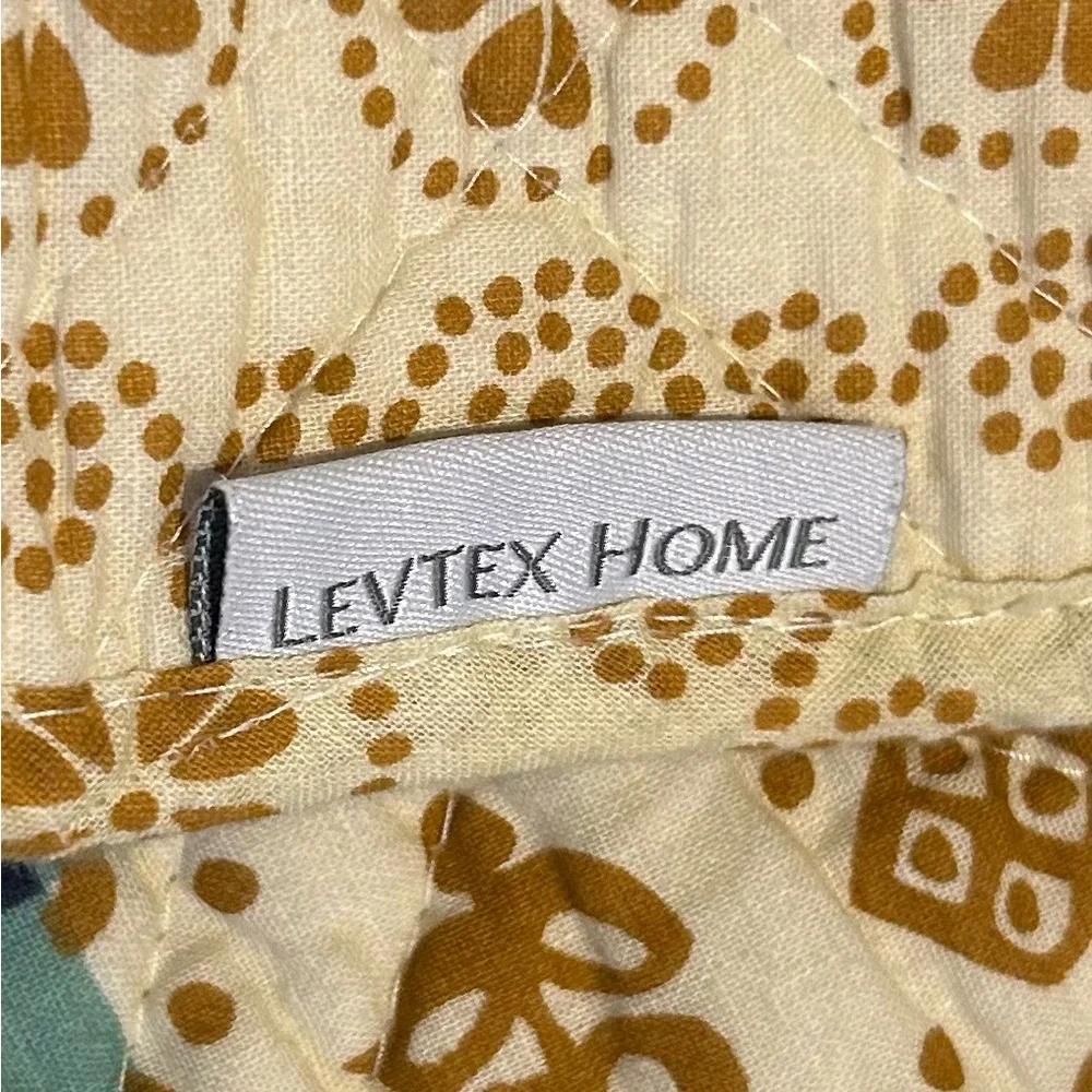 Levtex Home Jasmine Full‎ Patchwork Quilt with Matching Pillow Shams